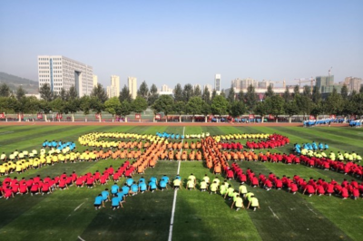 潘小非赴廣元省運(yùn)會(huì)開幕式排練現(xiàn)場(chǎng)檢查指導(dǎo) 強(qiáng)調(diào)企業(yè)形象策劃與大型活動(dòng)深度融合